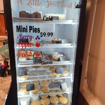 Mountain Oaks Cafe - American Near Me - Oakhurst, California