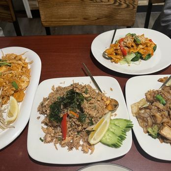 Golden Spoon - Thai Near Me - Manteca, California