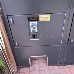 Golf ball dispenser