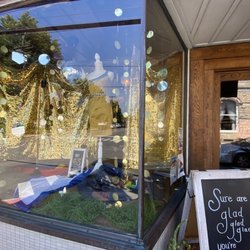 Thread - Entrance window display
