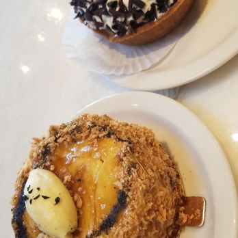 Urth Caffé - Orange - Early grey tiramisu & banana creme pie - Coffee & Tea Near Me - Orange, California