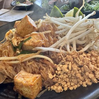 D E Thai Kitchen - Downtown - Tofu Pad Thai - Thai Near Me - Las Vegas, Nevada D E Thai Kitchen - Downtown - Tofu Pad Thai - Thai Near Me - Las Vegas, Nevada