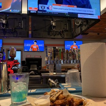 Hooters - Daytona wings and the blue hooteraide. Name a better combo, I'll wait .. - Chicken Wings Near Me - Grand Prairie, Texas