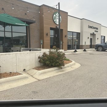 Starbucks - Coffee & Tea Near Me - Janesville, Wisconsin Starbucks - Coffee & Tea Near Me - Janesville, Wisconsin