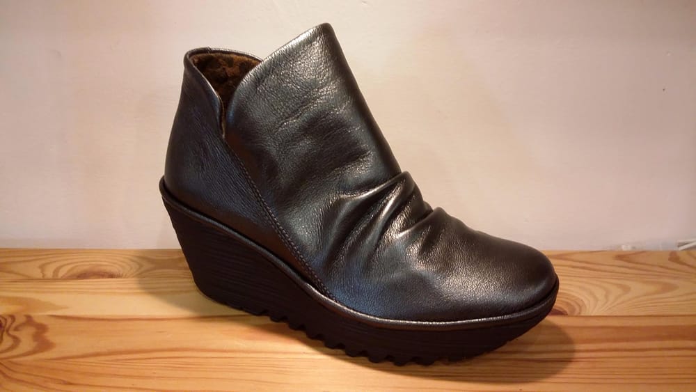 BOUTIQUE BOUTIQUE & THE SHOE STORE NEXT DOOR Updated October 2024 19 Photos 411 E Main St