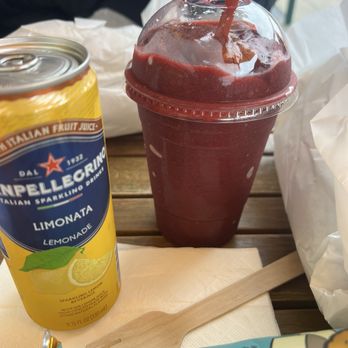 Mango and Mint - Mixed berry smoothie - Vietnamese Near Me - Alameda, California