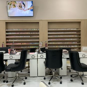 Creekside Nail & Spa - Large comfortable chairs huge color selections - Nail Salons Near Me - Orlando, Florida