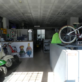 Old Scooter - Old Scooter - interior - Motorcycle Dealers Near Me - Lisbon, 11 Old Scooter - Old Scooter - interior - Motorcycle Dealers Near Me - Lisbon, 11