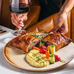 Squires Gastro Pub - Beef Wellington