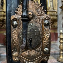 Templo de Santo Domingo - Chapel gate lock detail