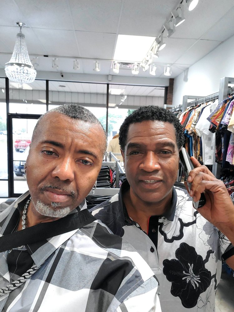 Al Modern Clothing & Shoes Logo