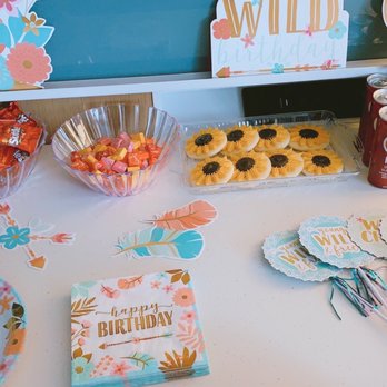 Wonder Cookies Bake Shop - Sunflower sugar cookies from Jenny's Cookie Bake Shop - Cupcakes Near Me - Lake Stevens, Washington Wonder Cookies Bake Shop - Sunflower sugar cookies from Jenny's Cookie Bake Shop - Cupcakes Near Me - Lake Stevens, Washington