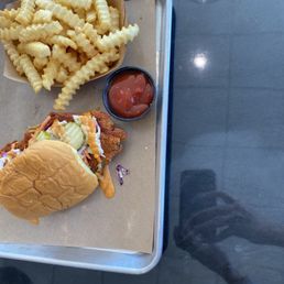 Hot Chicken Sandwich with Fries Hot Chicken Sandwich with Fries
