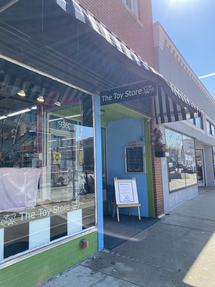 THE TOY STORE 32 Photos & 33 Reviews 936 Massachusetts St, Lawrence