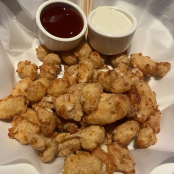 Yard House - Wisconsin Fried Cheese Curds - New American Near Me - Indianapolis, Indiana Yard House - Wisconsin Fried Cheese Curds - New American Near Me - Indianapolis, Indiana
