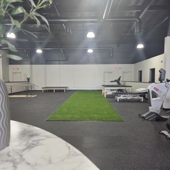 Second Wave Physical Therapy - Large Gym area - Physical Therapy Near Me - Oxnard, California Second Wave Physical Therapy - Large Gym area - Physical Therapy Near Me - Oxnard, California