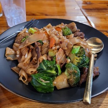 Boun Thai Kitchen - Salad Near Me - Paradise, Nevada