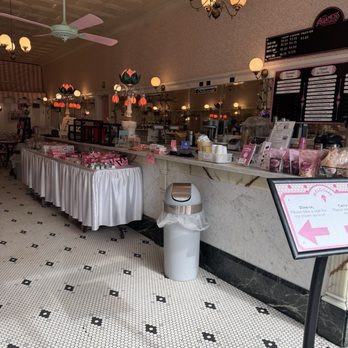 Aglamesis Bros - Ice cream side - Ice Cream & Frozen Yogurt Near Me - Cincinnati, Ohio Aglamesis Bros - Ice cream side - Ice Cream & Frozen Yogurt Near Me - Cincinnati, Ohio