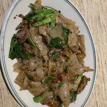 US Thai Cafe - Pad see ew beef medium (look at all that chili on a "medium" spicy dish) - Thai Near Me - Edgewater, Colorado