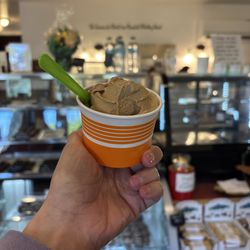 Sweet Mona's - Cappuccino & chocolate double mini scoop.