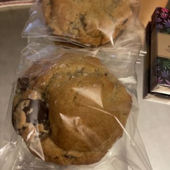 Brady's Bakery - the Chocolate Chip   Sea Salt - Bakeries Near Me - Glendale, California