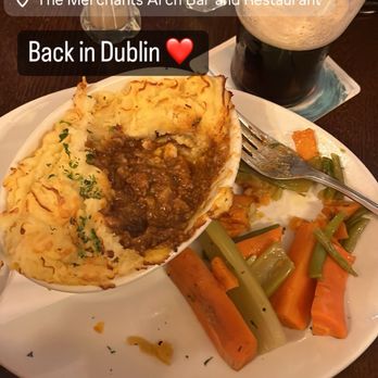 Merchant's Arch Bar - Shepherds pie! - Irish Near Me - Dublin, D
