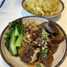 Dry Wide Noodles With Beef