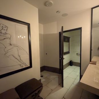 Carmine's - Bathroom - Italian Near Me - Bellevue, Washington