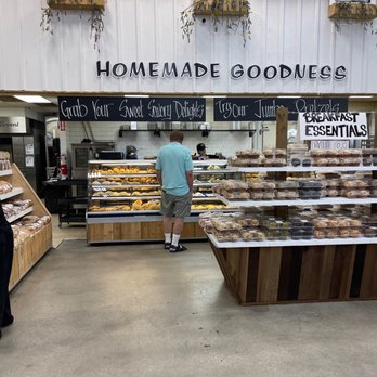 Detwiler's Farm Market - Dave checking out the goodies! - Grocery Near Me - Sarasota, Florida