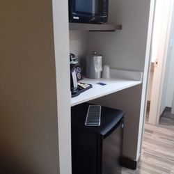 Holiday Inn Express & Suites Brantford - Fridge and Microwave
