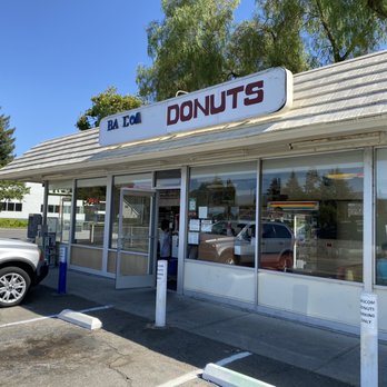 Bascom Donuts - the outside of a donut shop - Donuts Near Me - San Jose, California