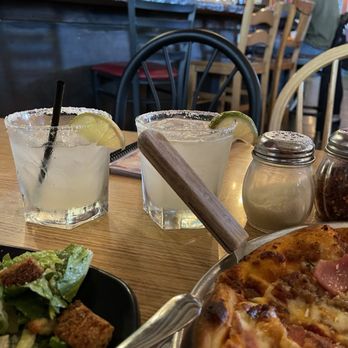 Jeremy's Farm to Table - White whisky Margarita & Quartet pizza - New American Near Me - Chehalis, Washington