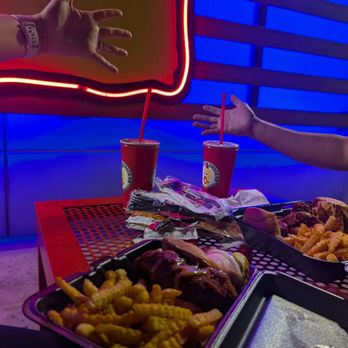 Dave's Hot Chicken - Dave's #4 1 Slider with Fries - Chicken Shop Near Me - El Paso, Texas