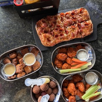 Topgolf - Hot honey pizza, boneless buffalo wings, pretzel bites, injectable donut bites - New American Near Me - Tampa, Florida Topgolf - Hot honey pizza, boneless buffalo wings, pretzel bites, injectable donut bites - New American Near Me - Tampa, Florida