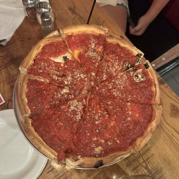 Giordano's - Chicago Classic Deep Dish - fed a hungry family of 4 - Pizza Near Me - Chicago, Illinois