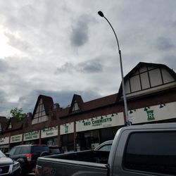Kew Gardens Fish Market - There's something fishy about this place
