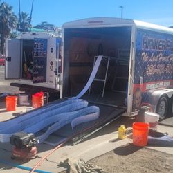 Hiniker Plumbing - Adding epoxy to liner fabric