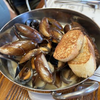 Dry Dock - Mussels in cream sauce - Seafood Near Me - Portland, Maine Dry Dock - Mussels in cream sauce - Seafood Near Me - Portland, Maine