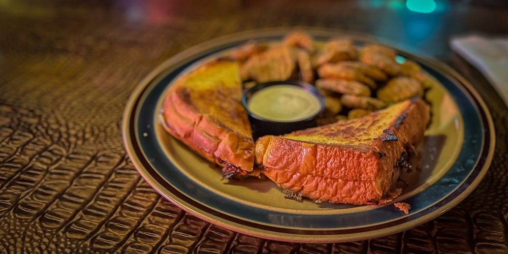 SIX SHOOTER - Updated April 2026 - 37 Photos & 53 Reviews - 611 Main St ...