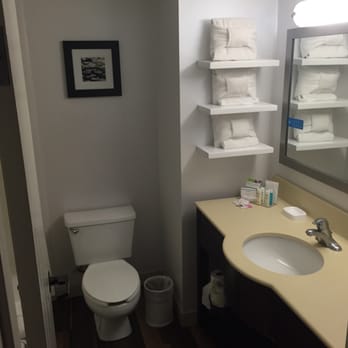 Hampton Inn Sevierville - Bathroom - very neat design - Hotels Near Me - Sevierville, Tennessee