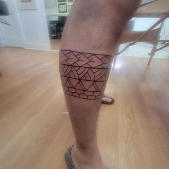 Hula Girl Tattoo - Piercing Near Me - Paia, Hawaii