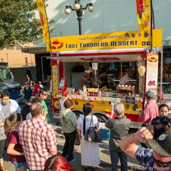 Slavic Rolls - a crowd of people at a hot dog stand - Desserts Near Me Slavic Rolls - a crowd of people at a hot dog stand - Desserts Near Me