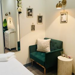 Simpatico Spa - Cozy corner in the treatment room, always stocked with chocolates.