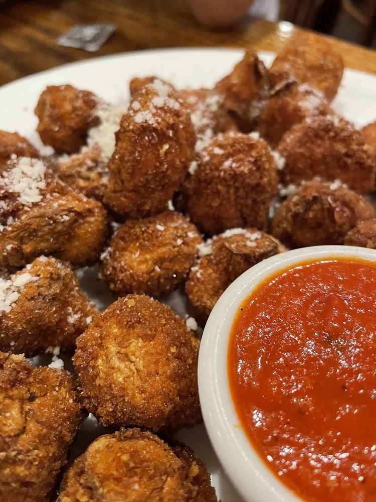 EDDY’S PIZZA RESTAURANT Updated October 2024 63 Photos & 213