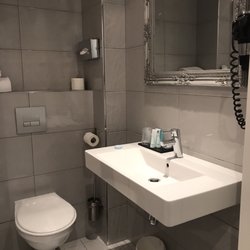 La Villa Nice Victor Hugo - Bathroom, with standing shower to the left.