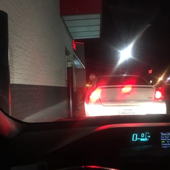 Steak ’n Shake - Drive thru at night - Fast Food Near Me - Greenfield, Indiana