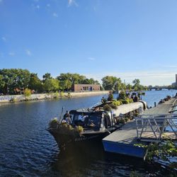 Canal Lounge