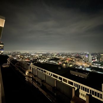 Edison Long Beach - Rooftop view at night - Apartments Near Me - Long Beach, California Edison Long Beach - Rooftop view at night - Apartments Near Me - Long Beach, California