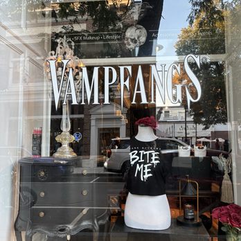 Vampfangs - Costumes Near Me - Salem, Massachusetts