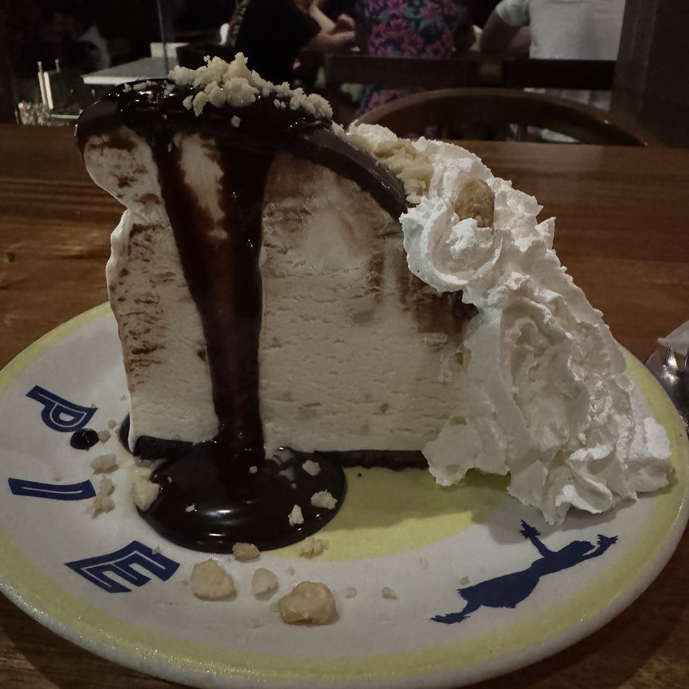 Leilani's On The Beach - Kimo's Original Hula Pie - Seafood Near Me - Lahaina, Hawaii
